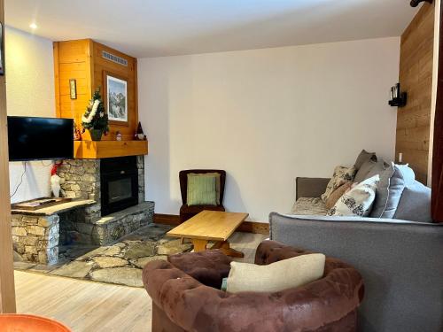 Chalet - Apt 5pax au pied des pistes - parking - skiroom - cheminée - balcons