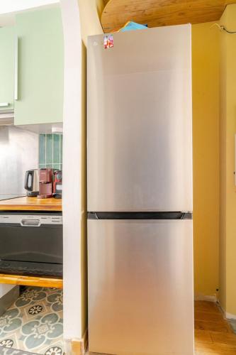 Renovated AC apartment 10 min to eiffel Tower