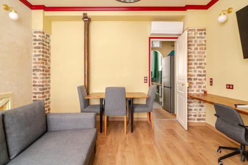 Renovated AC apartment 10 min to eiffel Tower
