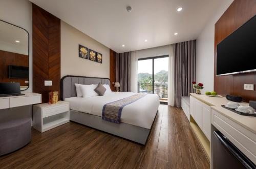 Postel nebo postele na pokoji v ubytování Cat Ba hotel & apartment