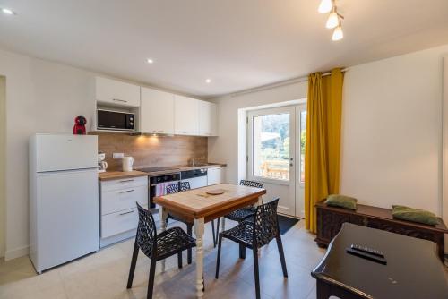 Η κουζίνα ή μικρή κουζίνα στο Terrasse charme & nature en coeur de Lannion