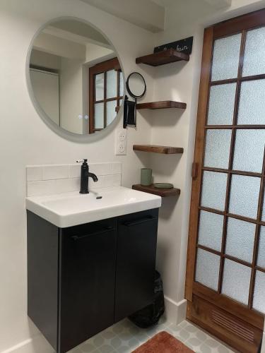 a bathroom with a sink and a mirror at Gîte classé 3 étoiles - Morlaix in Morlaix