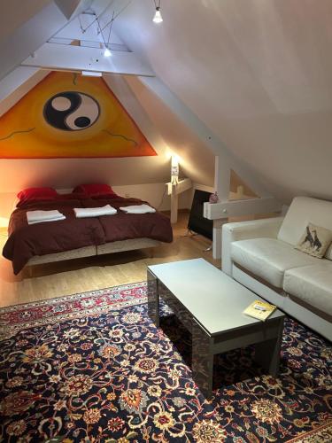 a living room with a bed and a couch at Villa grain de sel in Étaples