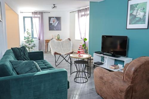 Les Gîtes de Laure - L'Or Vert, Appartement avec Vue sur le Château, Parking Privé, Climatisation, à 160 m de la Cité Médiévale