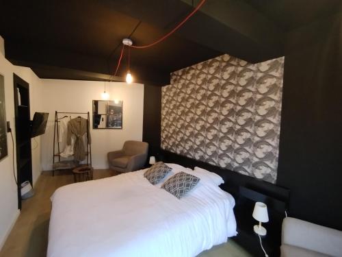 a bedroom with a white bed and a black wall at Barotel - Bed & Dinner in Floreffe