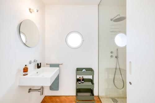 Ένα μπάνιο στο Zorora House