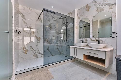 Koupelna v ubytování Sandton Luxury Apartments at Hydro