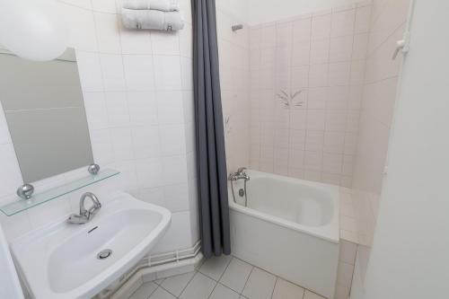 Koupelna v ubytování Maison Centre ville Meaux-Gare-Disney