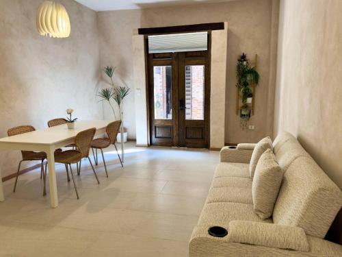 a living room with a couch and a table at Loft Mueganos III en Val´Quirico in Santeagueda