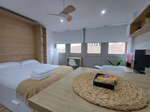 Ένα ή περισσότερα κρεβάτια σε δωμάτιο στο Precioso loft para disfrutar de Ourense