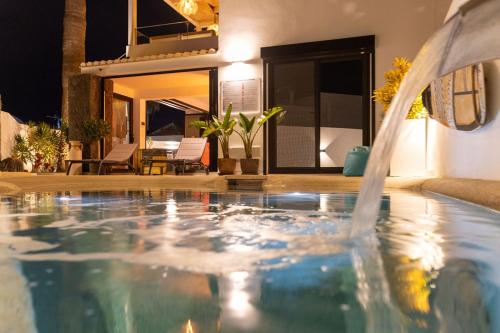 Beachside Villa - Casa Aboleon