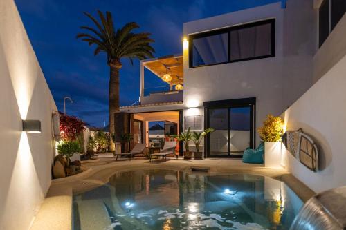 Beachside Villa - Casa Aboleon