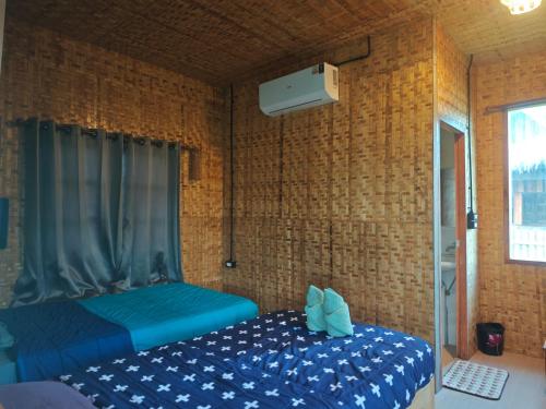 Ένα ή περισσότερα κρεβάτια σε δωμάτιο στο KA-NAM-NA-Pai