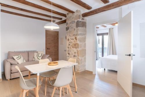 a kitchen and living room with a table and chairs at Plaza Matarraña in Fuentespalda