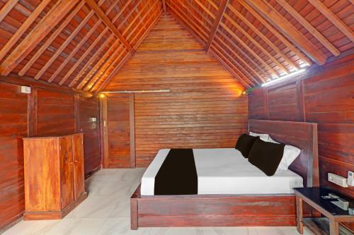 Ένα ή περισσότερα κρεβάτια σε δωμάτιο στο OYO 94782 Loka Loka Ubud