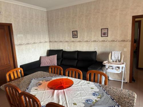 Posezení v ubytování Large apartment near Porto- Paços de Ferreira