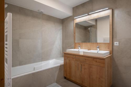 Apartment Camaga, Alpe d'Huez - by EMERALD STAY photo 3