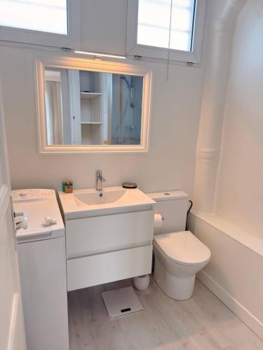 Amiral View - Great 1 Bedroom Apartment in Paris