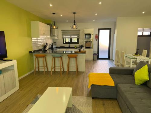 Delightful Cottage with Free Private Parking