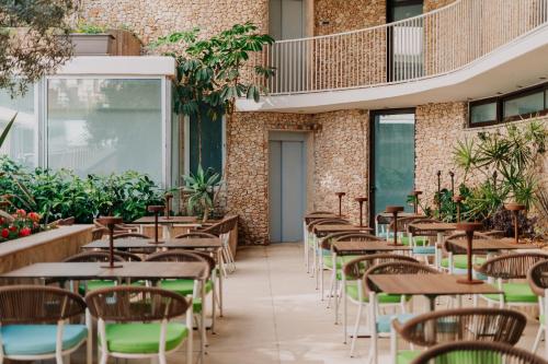 Restoran või mõni muu söögikoht majutusasutuses Reef Hotel & Spa