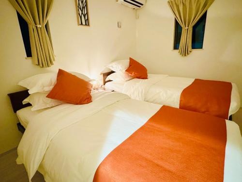 Ένα ή περισσότερα κρεβάτια σε δωμάτιο στο 大阪りんくう新築Yutori竹