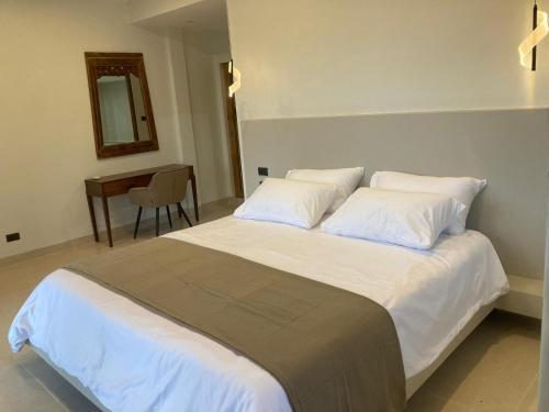 Ένα ή περισσότερα κρεβάτια σε δωμάτιο στο Villa Louise Choengmon bay koh Samui beach, 3 bedrooms, 8 guests, pool and garden