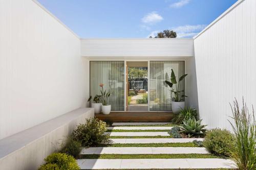 Κήπος έξω από το The Pavilion