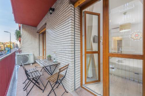 4 min to Metro - 8 min to LIN Airport - University area