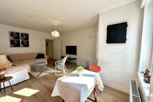 Et tv og/eller underholdning på L'Abbevilloise Revisitée-WIFI-Centre ville-Jardin