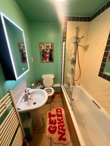 Un baño de Cute and Cosy Apartment in the heart of Derry