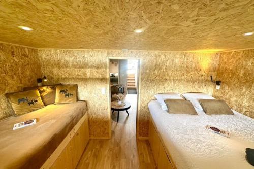a bedroom with two beds in a room at Les 1000 Ailes-Expérience Unique dans une Hutte in Le Crotoy