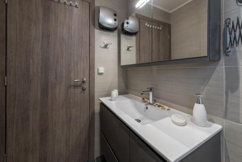 a bathroom with a sink and a mirror at Gennadi Villa Mary in Gennadi