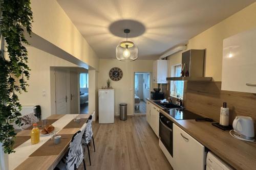 Köök või kööginurk majutusasutuses Au P'tit Somme-Équipement bébé-Famille-15min Plage