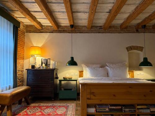 Ένα ή περισσότερα κρεβάτια σε δωμάτιο στο Bed & Wine Transylvania