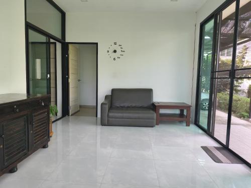 Χώρος καθιστικού στο Mind house