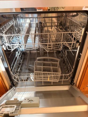 an open dishwasher with dishes in it withrothrothrothrothrothrothroth at Increíbles vistas en el corazón de Formigal - Esquía sin llaves in Formigal