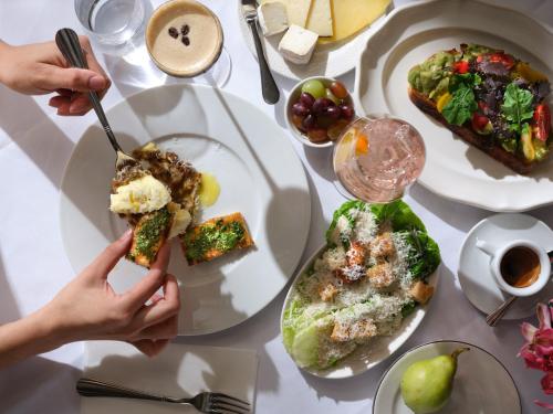 Φαγητό σε αυτό το ξενοδοχείο ή κάπου εκεί κοντά