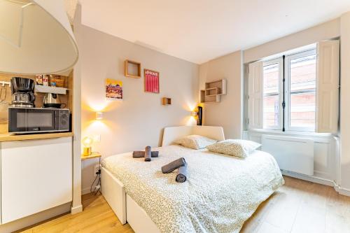 Una cama o camas en una habitación de Le cozy Capitole - Studio hypercentre Toulouse