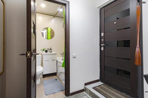 Phòng tắm tại Уютная Евродвушка рядом с Центральной Мечетью