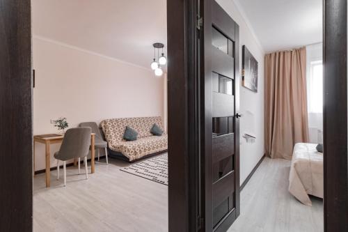 Giường trong phòng chung tại Уютная Евродвушка рядом с Центральной Мечетью