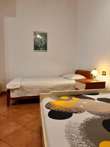 Un pat sau paturi într-o cameră la Comfort Apartment