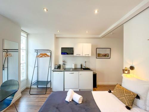 UrbanFlat 205 - Beautiful Studio in the center of Paris