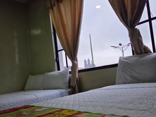 Ένα ή περισσότερα κρεβάτια σε δωμάτιο στο Hostal Marín Central - Quito