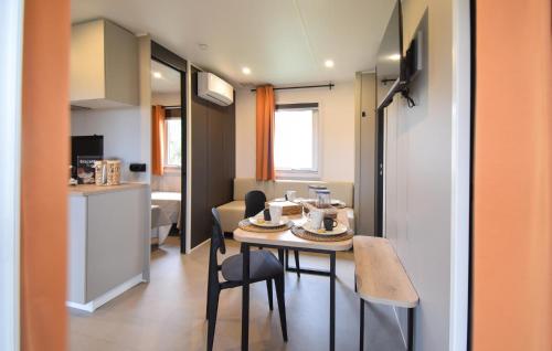 Η κουζίνα ή μικρή κουζίνα στο Stunning Home In Tarquinia With Wifi