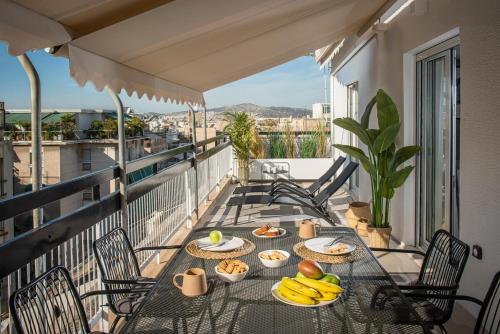 Vik18 - 2BR Flat with Balcony, Near Metro