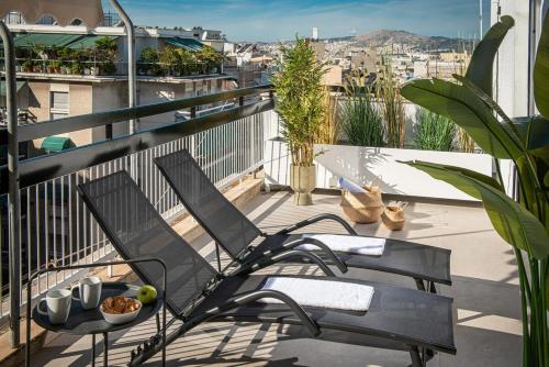 Vik18 - 2BR Flat with Balcony, Near Metro