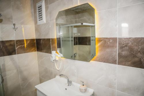 Ένα μπάνιο στο Kars Atapark Hotel