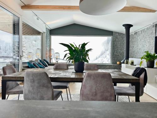 Khu vực ghế ngồi tại ALMMONTE LIGNUM - Premium Lodge