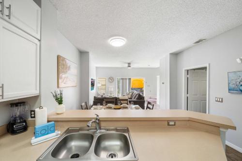Η κουζίνα ή μικρή κουζίνα στο 4704 Flagler Beach Way