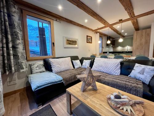 CHALET - DUPLEX neuf 8 pax - pied des pistes - parking privé - cheminée - Skiroom - 3 rooms & mezzanine